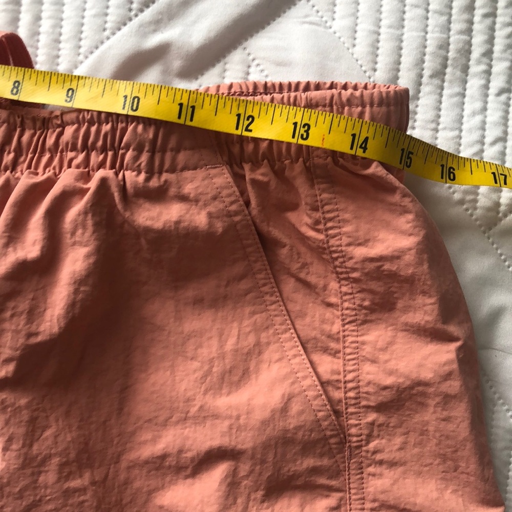 Patagonia Women's Peach Shorts Size M Spring summer, hiking jogging workout - Picture 9 of 11